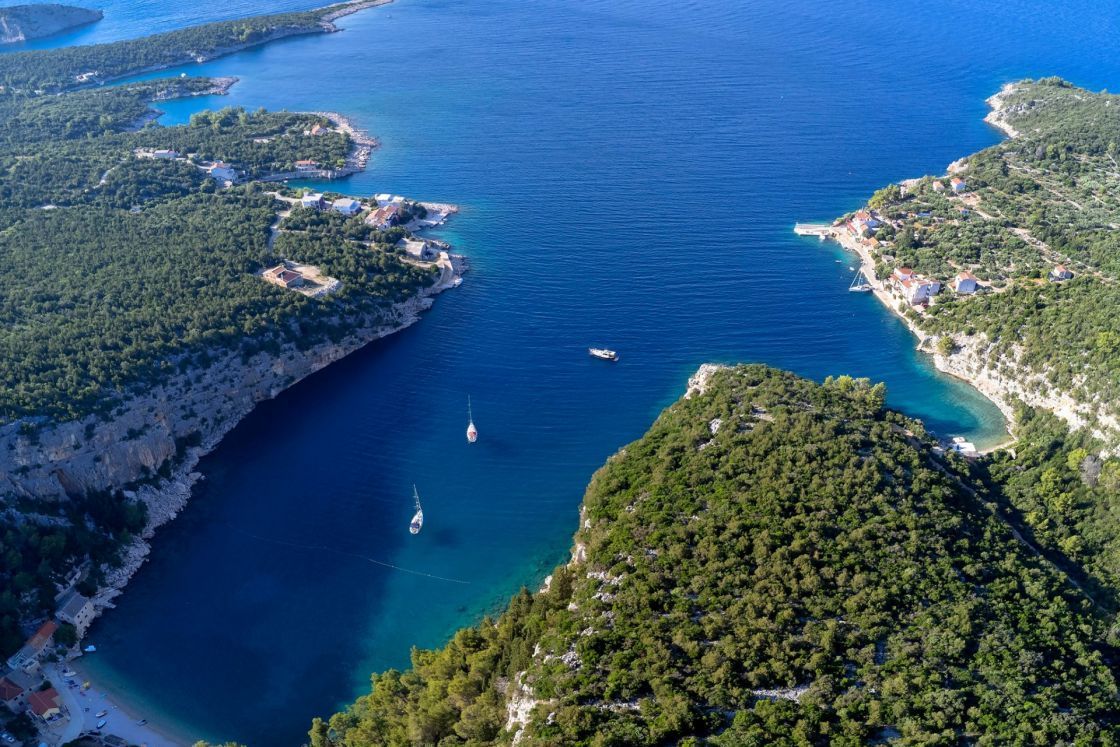 Pokrivenik, Hvar